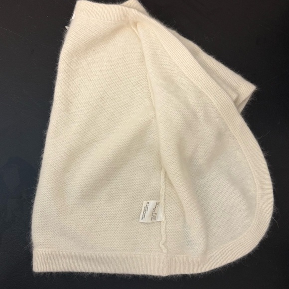 Escada Ivory Short-Sleeve Cropped Cardigan Sweater – Size XL - Picture 4 of 9